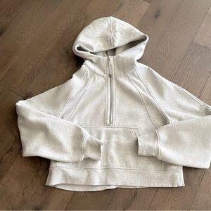 lululemon scubas with good! colors are grey and black